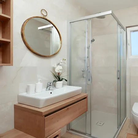 Omanovic Apartament *