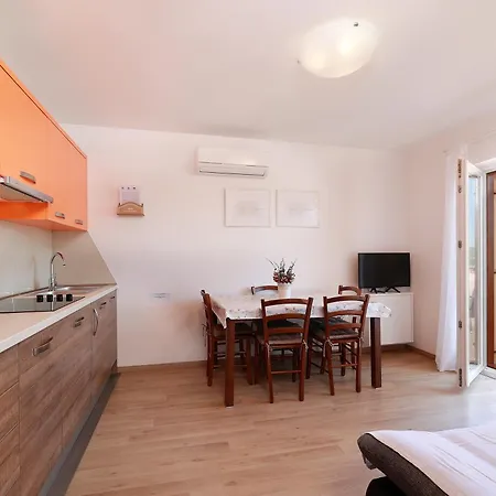 Omanovic Apartament *